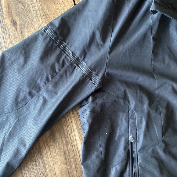 NEW Hugo boss windbreaker - Picture 5 of 7